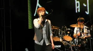 在KTV里被弄到了高潮好爽，这种体验让人感受到音乐与情感的完美结合，令人难以忘怀