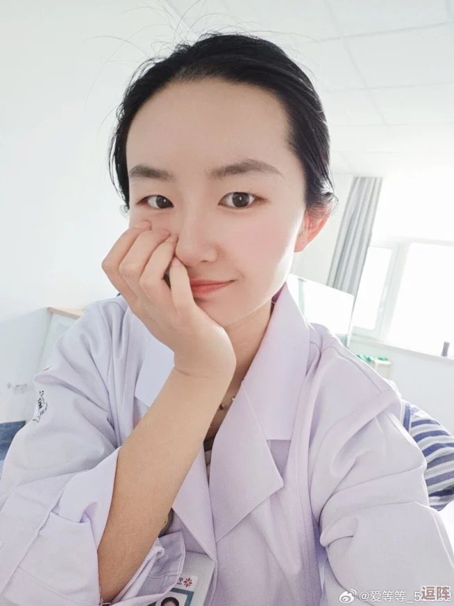 护士长达到高潮了：在医院的紧张工作中，她如何克服压力，找到内心的满足与成就感，展现出职业女性的坚韧与魅力