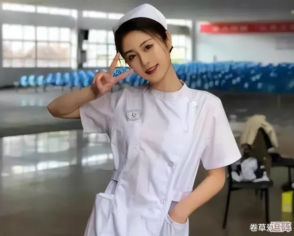 护士长达到高潮了：在医院的紧张工作中，她如何克服压力，找到内心的满足与成就感，展现出职业女性的坚韧与魅力