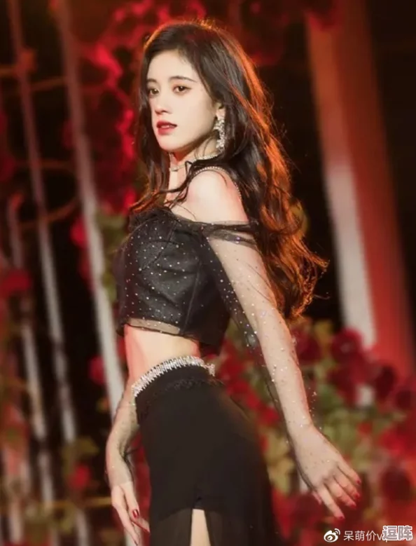 鞠婧祎-脱-了-内-裤-打开腿桶爽，惊曝私密生活内幕，令人意想不到的背后真相大白！