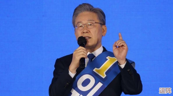 黑料不咋样：震惊娱乐圈，明星丑闻曝光，粉丝狂怒反击，背后真相引发热议！