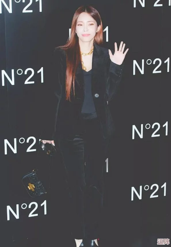 顶级18女rapper,她们的音乐风格引发热潮,粉丝数量激增,成为流行文化新象征! 顶级18女rapper,她们的音乐风格引发热潮,粉丝数量激增,成为流行文化新象征!