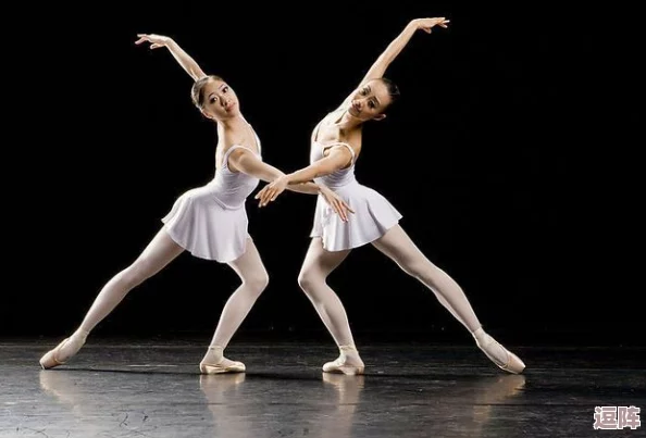 舞蹈女生帮助男生释放压力,意外发现舞蹈竟能治愈心理创伤,效果令人震惊! 舞蹈女生帮助男生释放压力,意外发现舞蹈竟能治愈心理创伤,效果令人震惊!