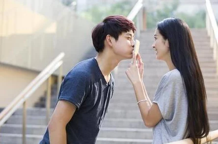 男生女生一起愁愁愁大全免费，分享生活中的烦恼与快乐，让我们共同面对成长的挑战与乐趣