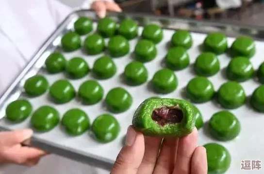 麻花传剧原创mv在线观看，惊爆全网！超高人气演员加盟，情节反转令人意想不到！