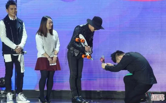 黑料网www:惊曝某知名明星私生活丑闻,震惊业内人士与粉丝,为何陷入负面缠斗? 黑料网www:惊曝某知名明星私生活丑闻,震惊业内人士与粉丝,为何陷入负面缠斗?